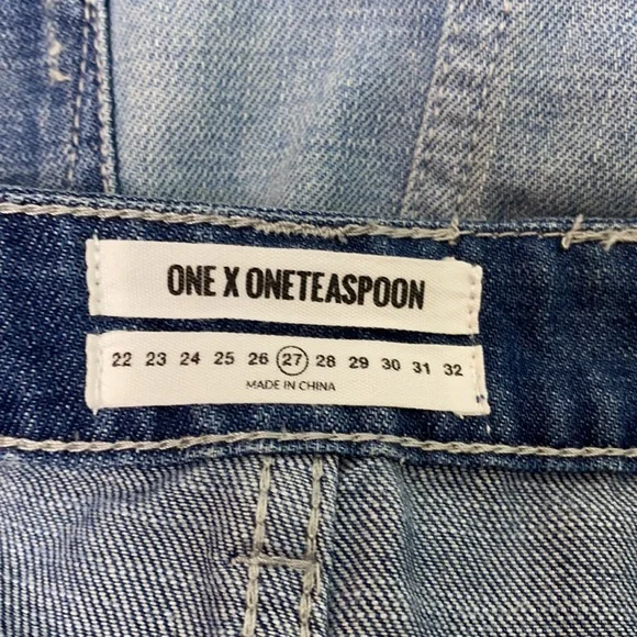One Teaspoon Medium Wash Two-Tone Distressed Denim Mini Skirt. Size 27 - Picture 9 of 11